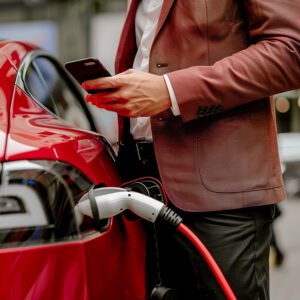 331 200 voitures électriques neuves immatriculées en 2025
